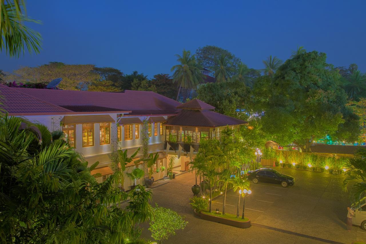 Savoy Hotel Yangon Exterior photo