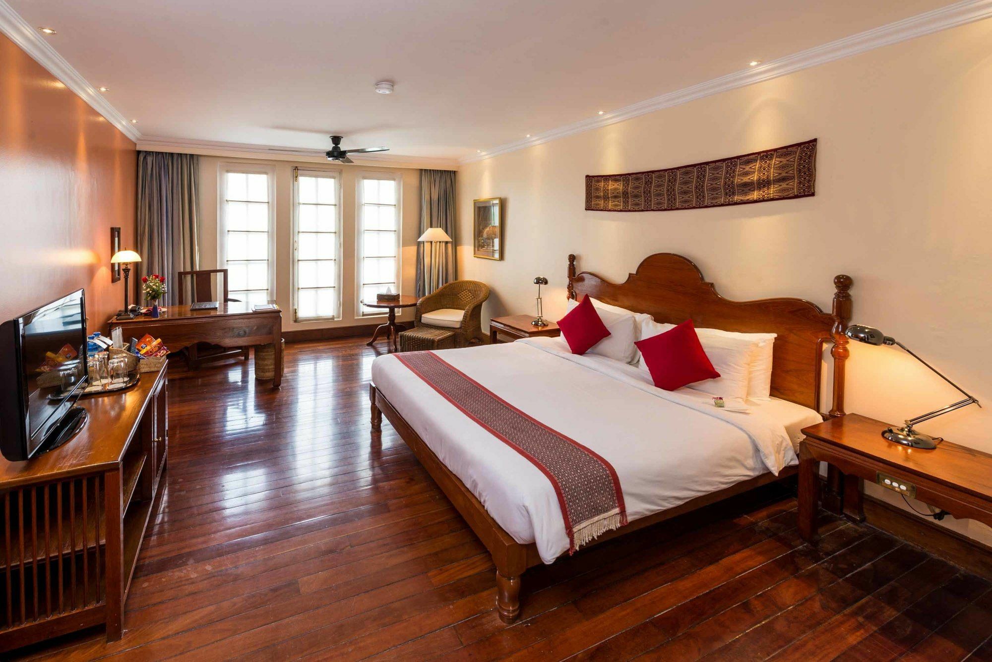 Savoy Hotel Yangon Exterior photo