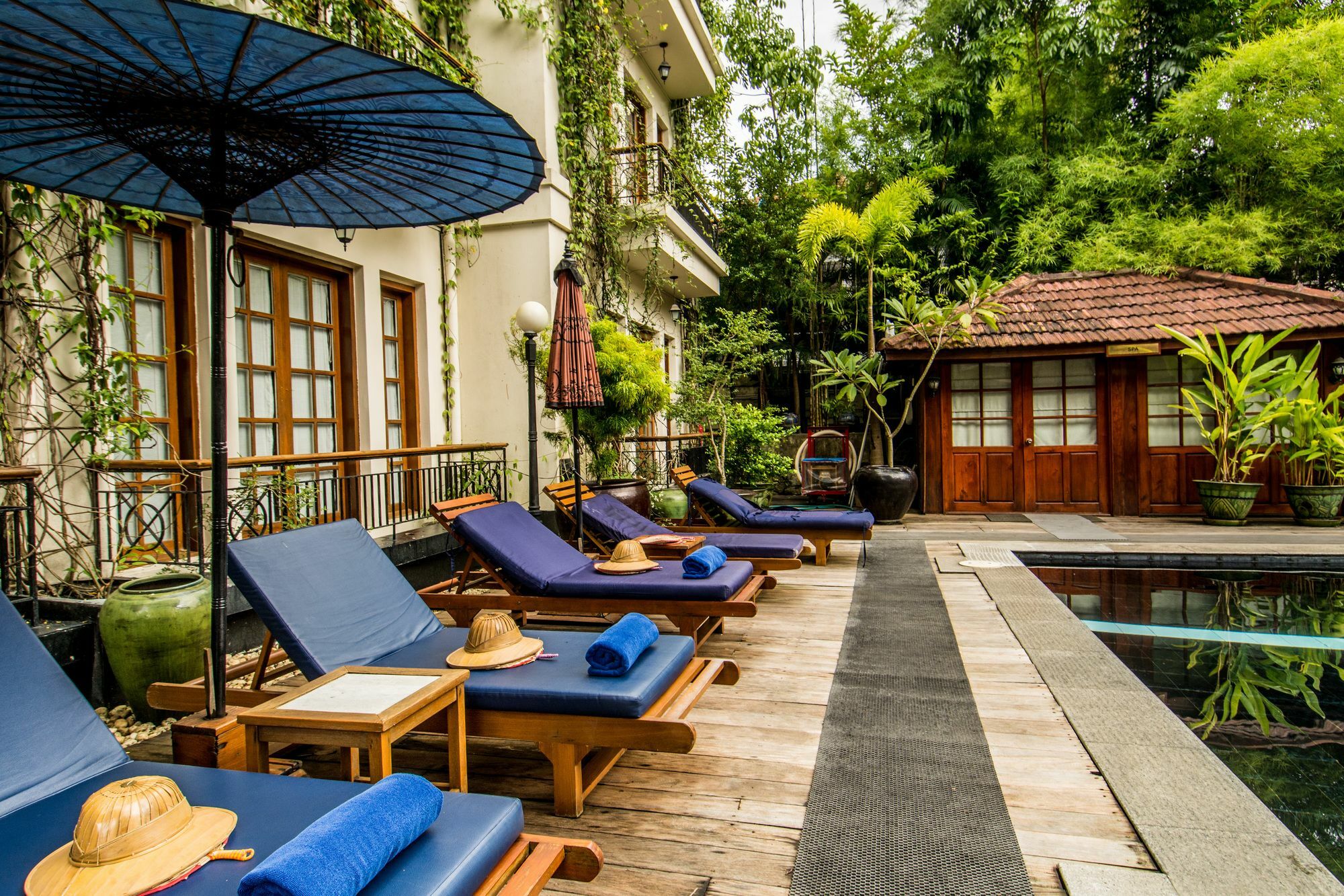Savoy Hotel Yangon Exterior photo